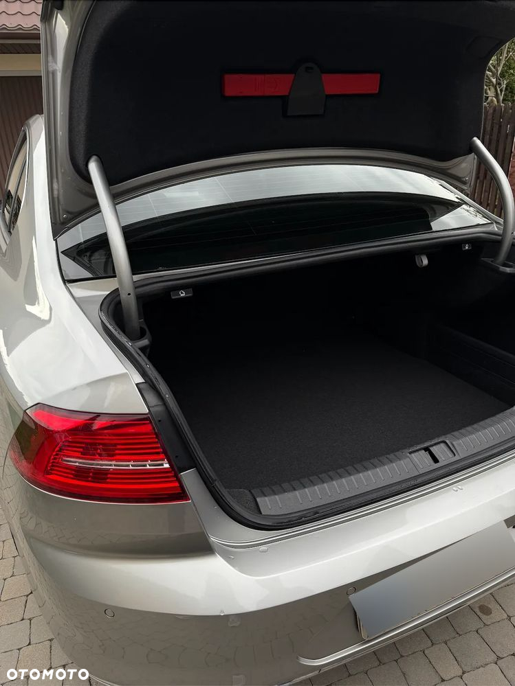 Volkswagen Passat - 9