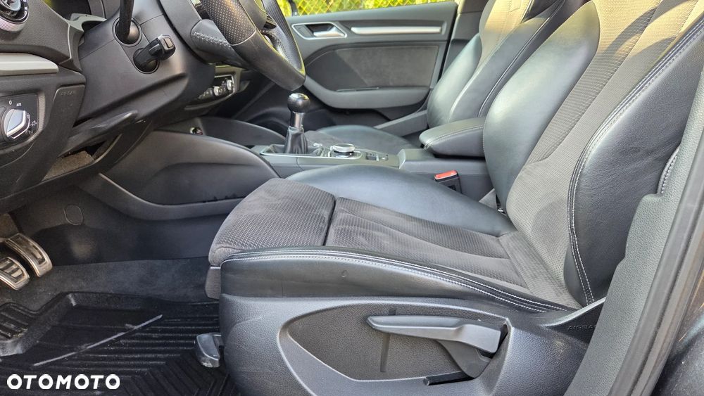 Audi A3 Sportback 1.6 TDI (clean diesel) S line Sportpaket - 17