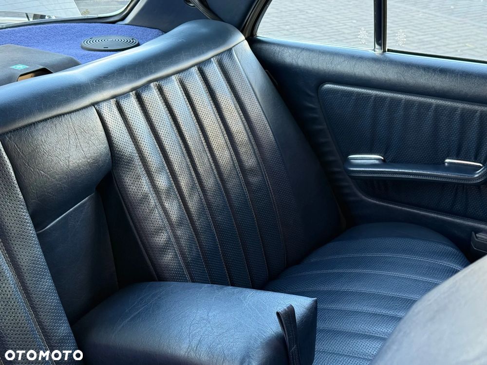 Mercedes-Benz W123 - 24