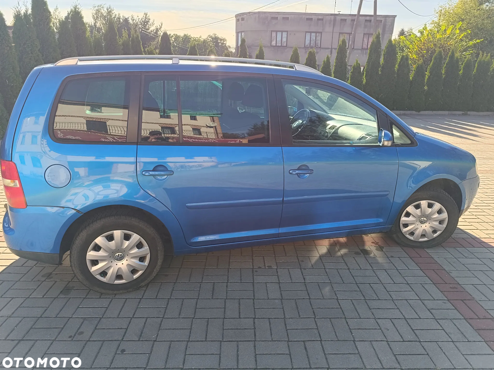 Volkswagen Touran 2.0 TDI Trendline DSG - 8