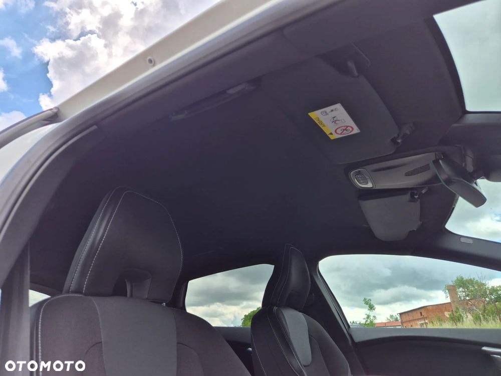 Volvo V40 D2 Drive-E R-Design Momentum - 12