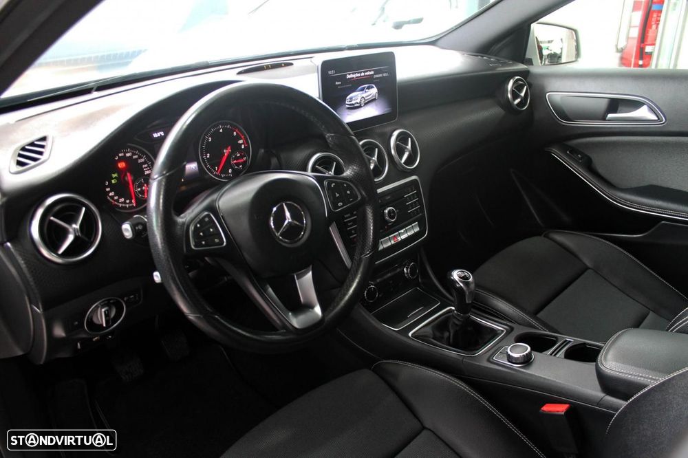 Mercedes-Benz A 180 d AMG Line - 11