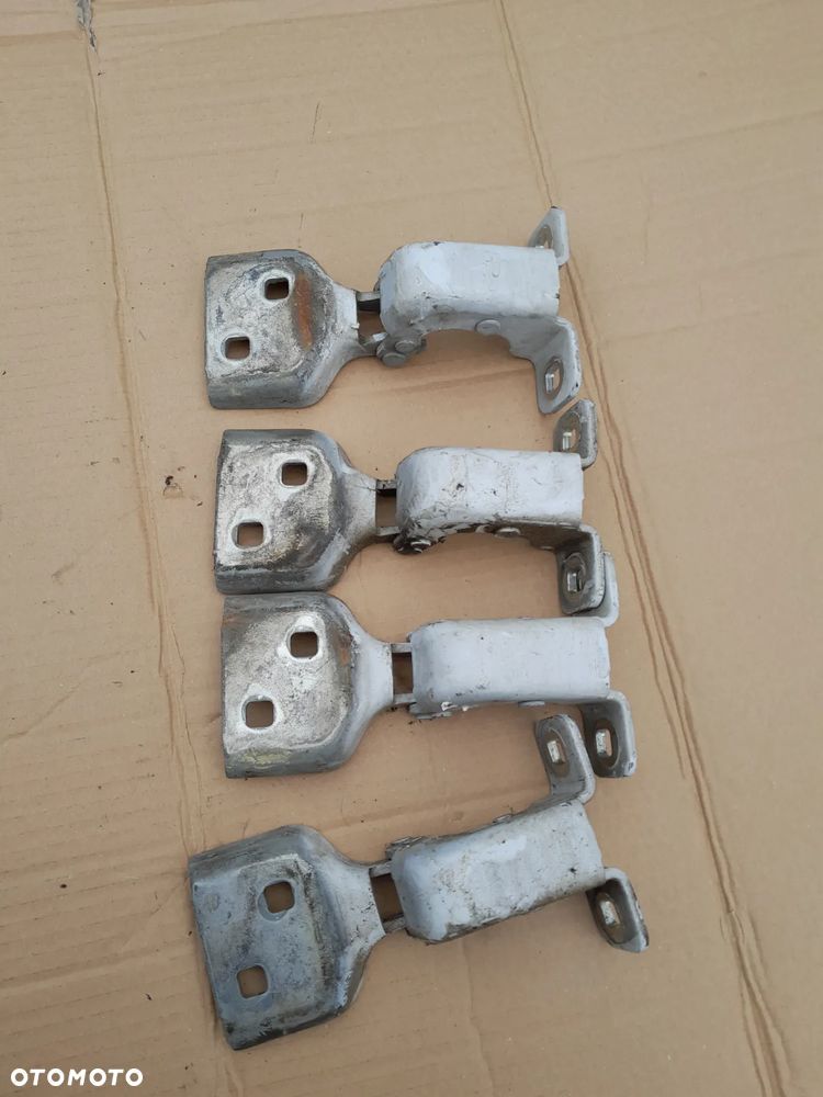 Zawiasy drzwi przednich Renault Master III - 1