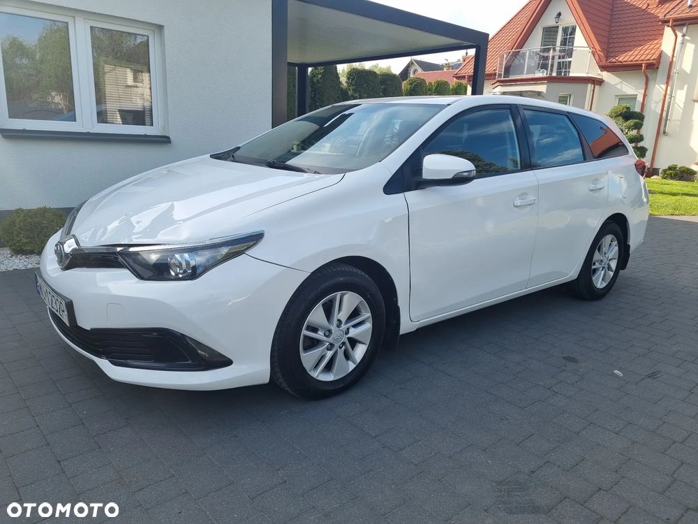Toyota Auris Hybrid 135 Active - 1