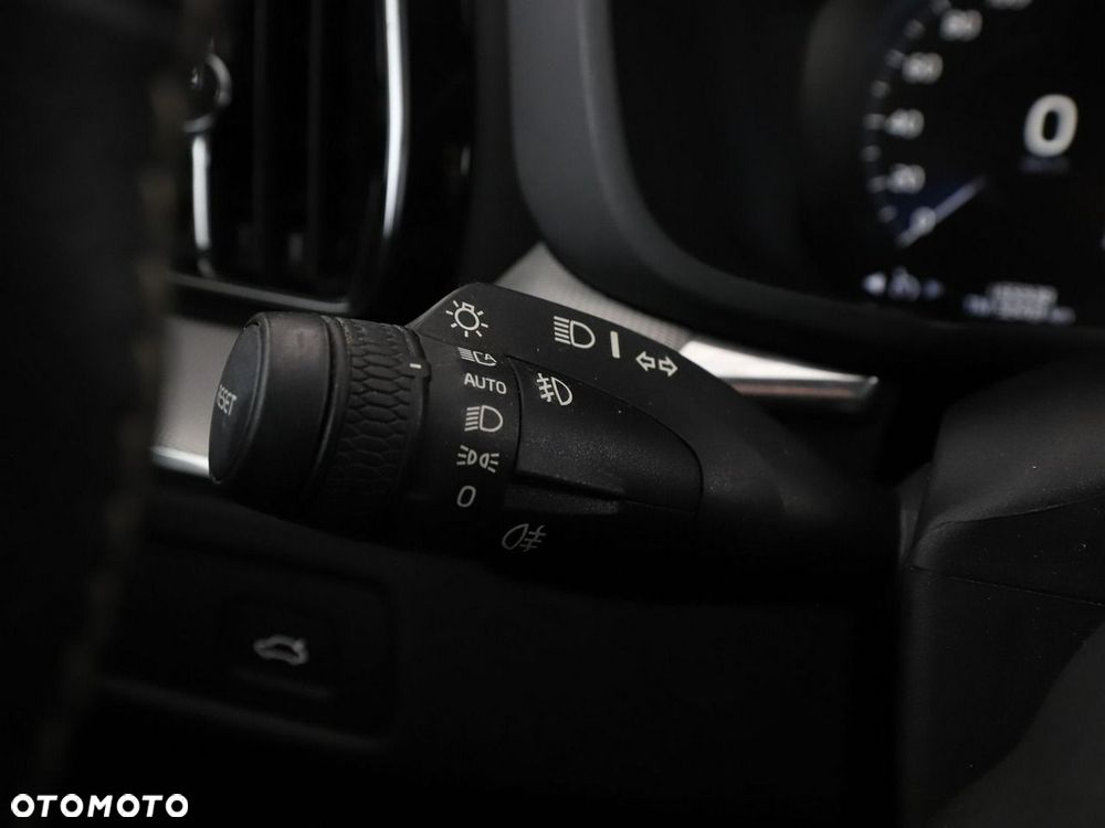 Volvo XC 60 D4 SCR R-Design - 34