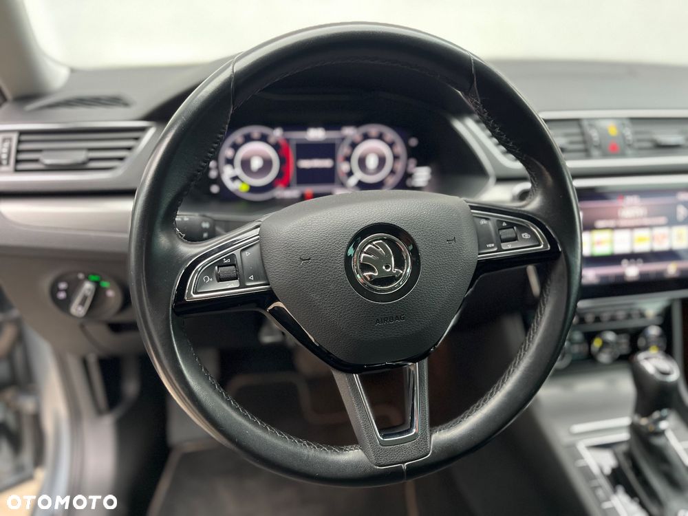 Skoda Superb 2.0 TDI Style DSG - 29