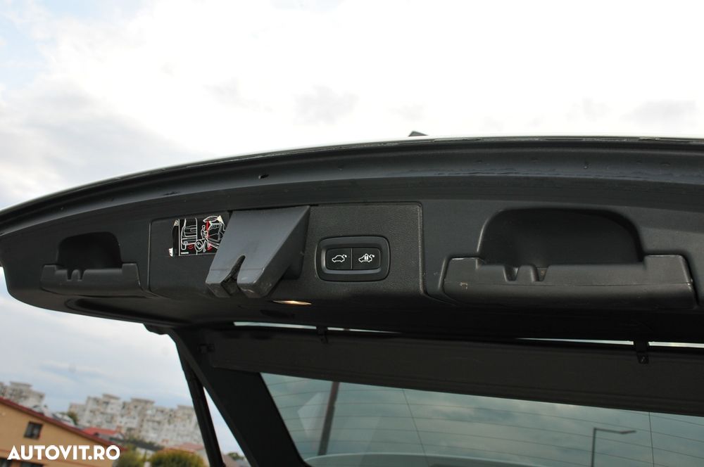 Volvo XC 60 D5 AWD Geartronic RDesign - 14