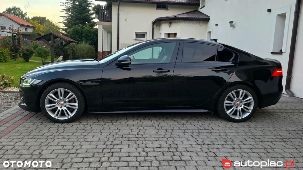 Jaguar XE 2.0 T R-Sport - 8