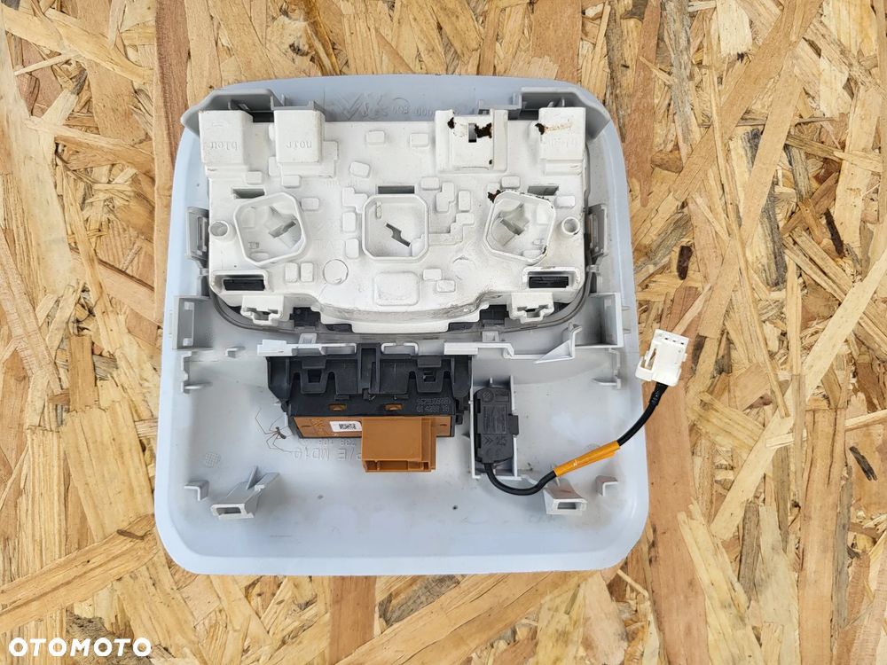 Lampka oświetlenie kabiny Peugeot 2008 - 3