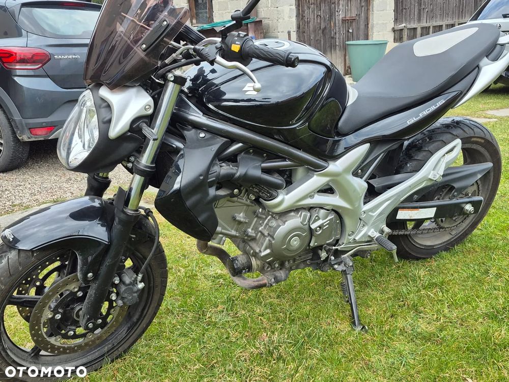 Suzuki Gladius - 2