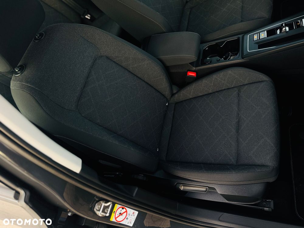 Volkswagen Golf 2.0 TDI SCR DSG IQ.DRIVE - 9