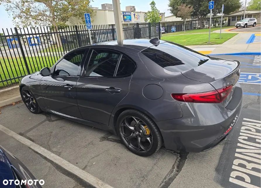 Alfa Romeo Giulia - 5