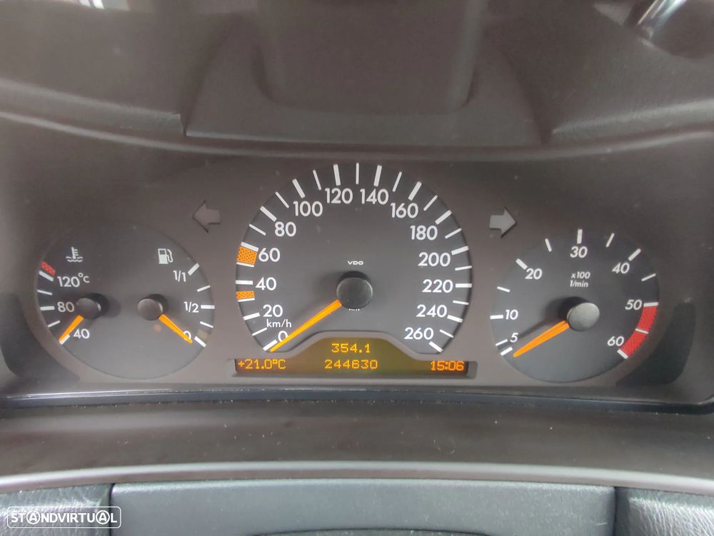 Mercedes-Benz E 250 TD Classic - 6