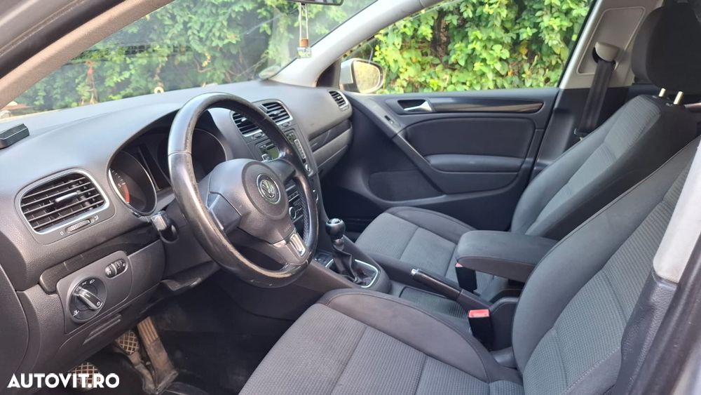 Volkswagen Golf - 6