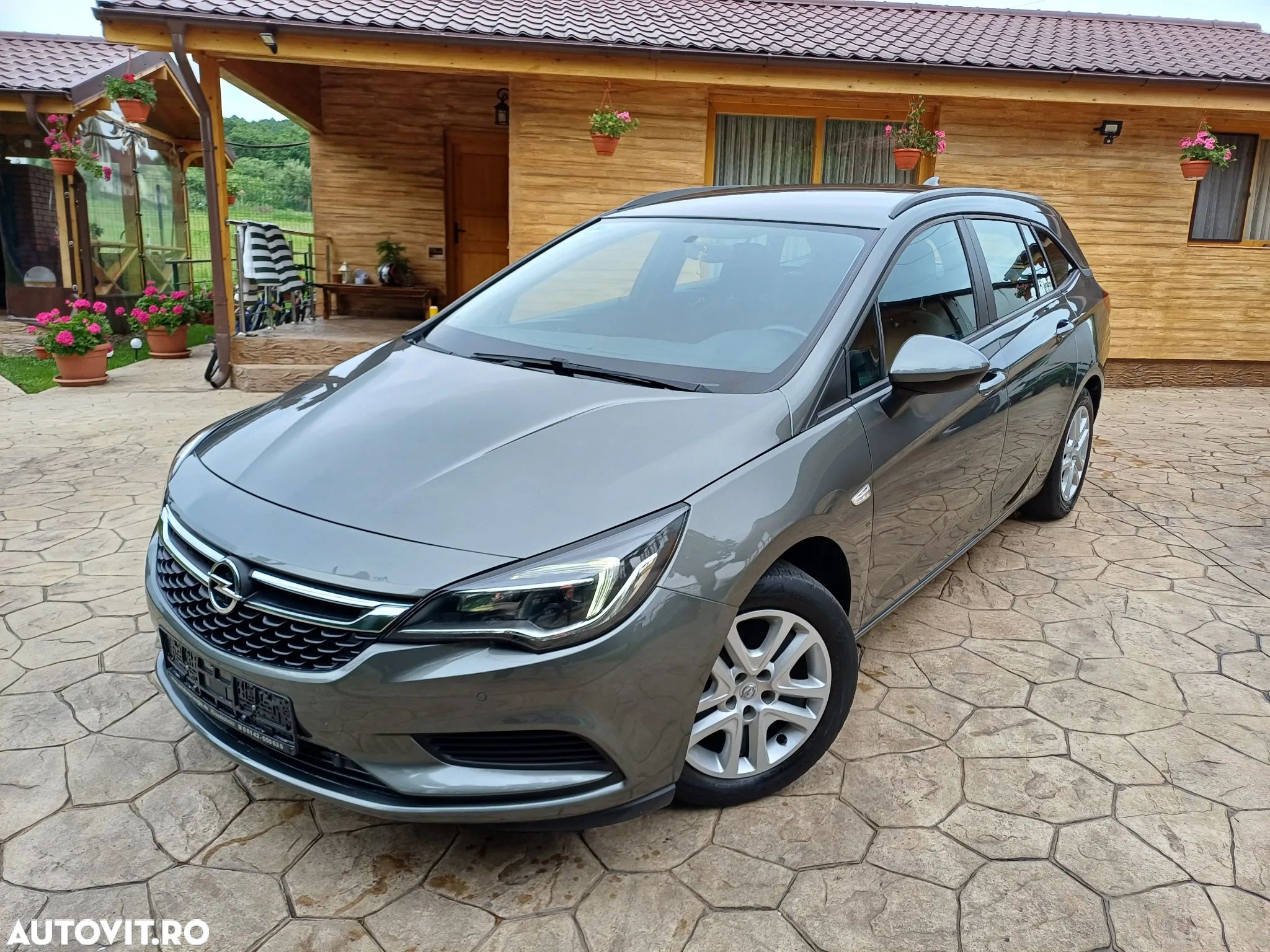 Opel Astra 1.6 CDTI ECOTEC ECOFlex Start/Stop Dynamic - 1