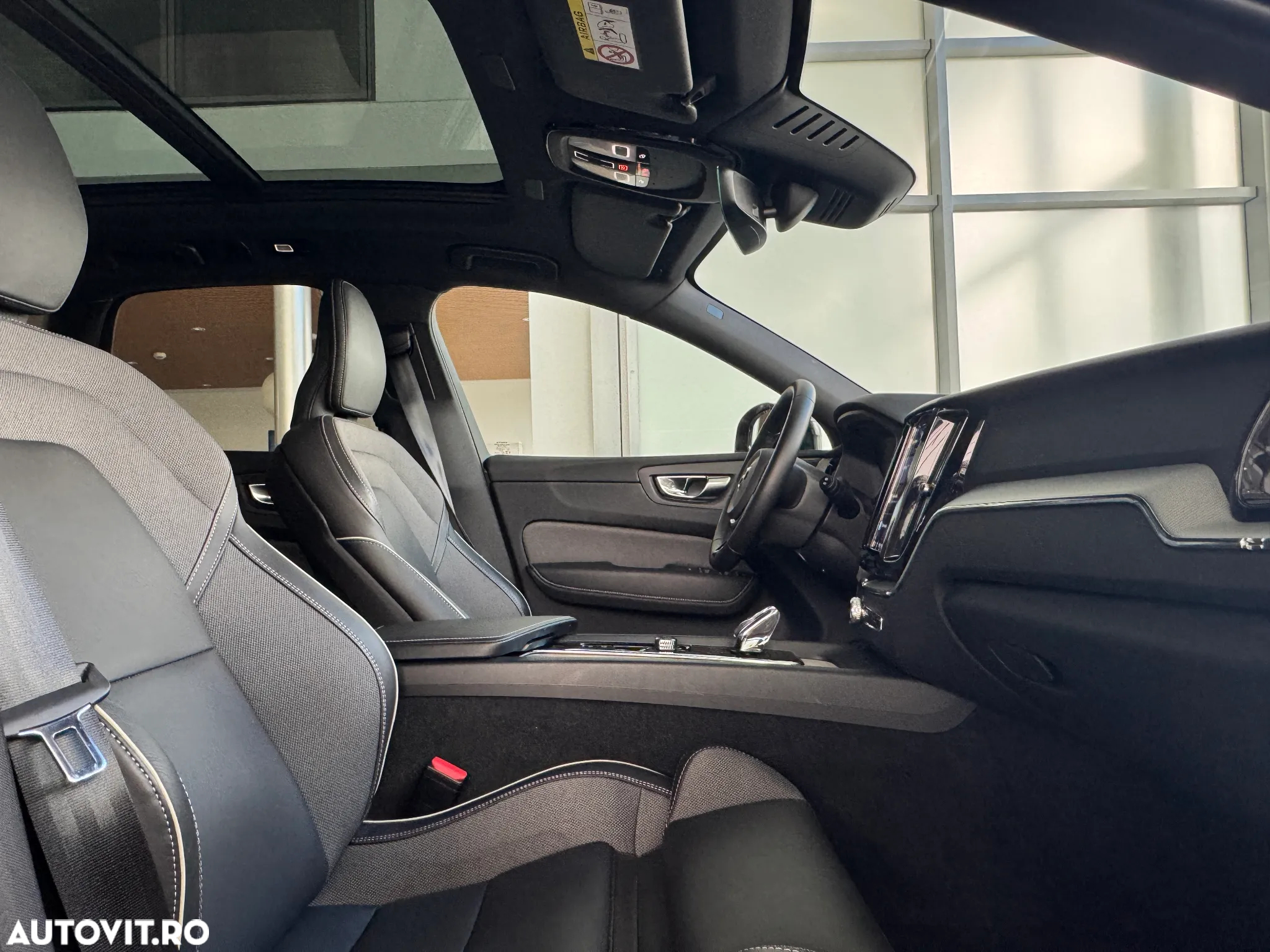Volvo XC 60 B4 MHEV AT8 AWD R-Design - 12