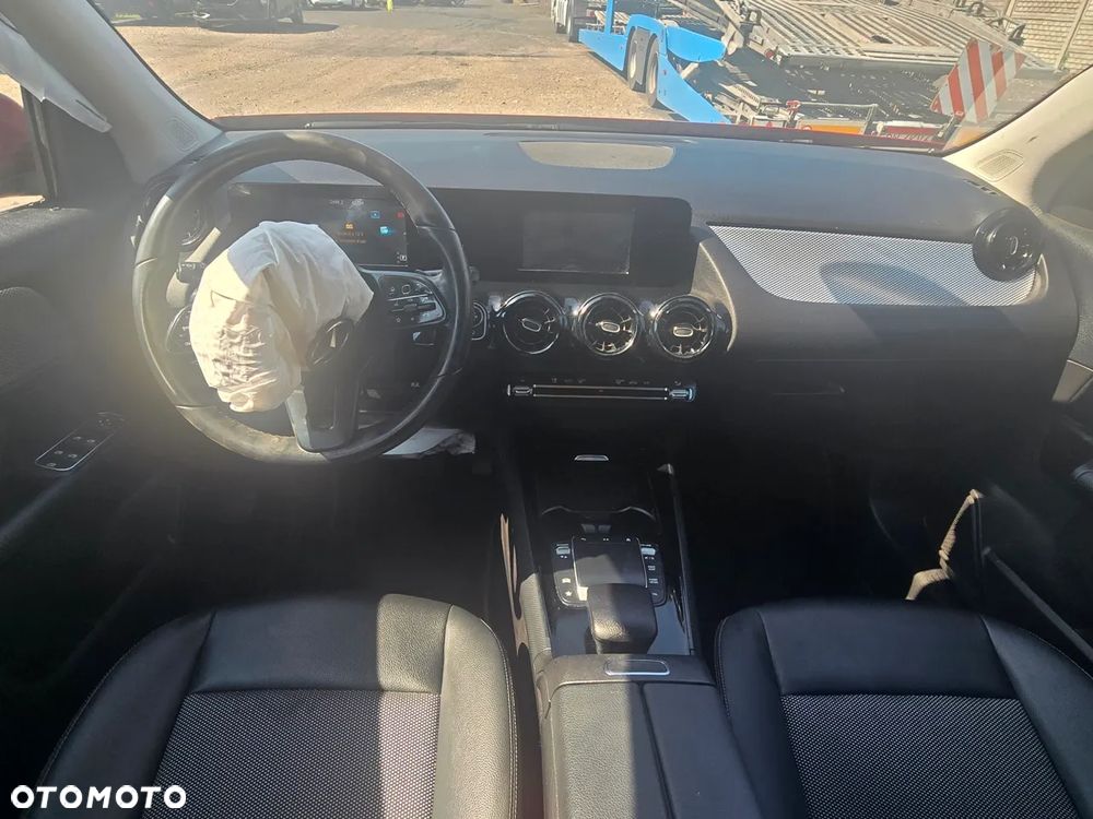 Mercedes-Benz GLA 180 7G-DCT Edition 1 - 14