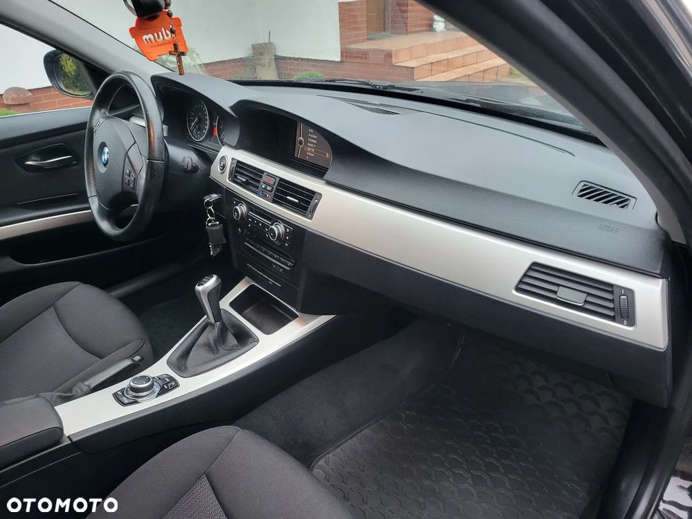 BMW Seria 3 318i Touring Edition Exclusive - 23