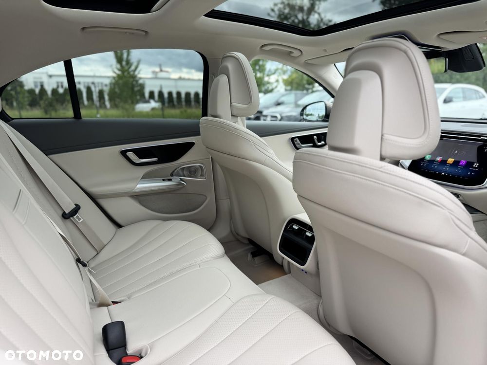 Mercedes-Benz Klasa E 200 mHEV 4-Matic Exclusive 9G-Tronic - 19