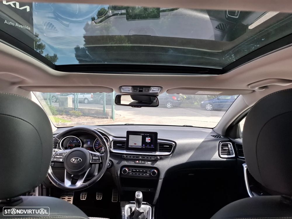 Kia Ceed SW 1.6 CRDi TX+SRF - 18