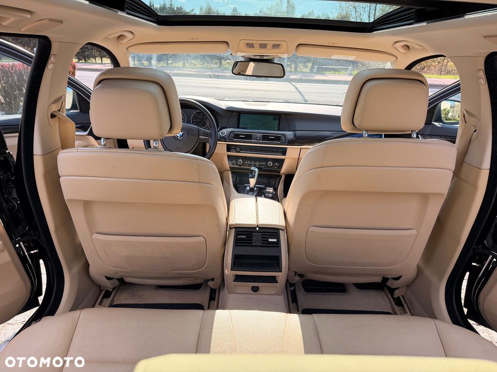 BMW Seria 5 525d Sport-Aut - 29