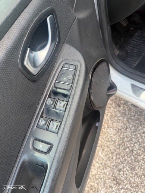 Renault Clio (Energy) dCi 90 Start & Stop LIMITED - 11