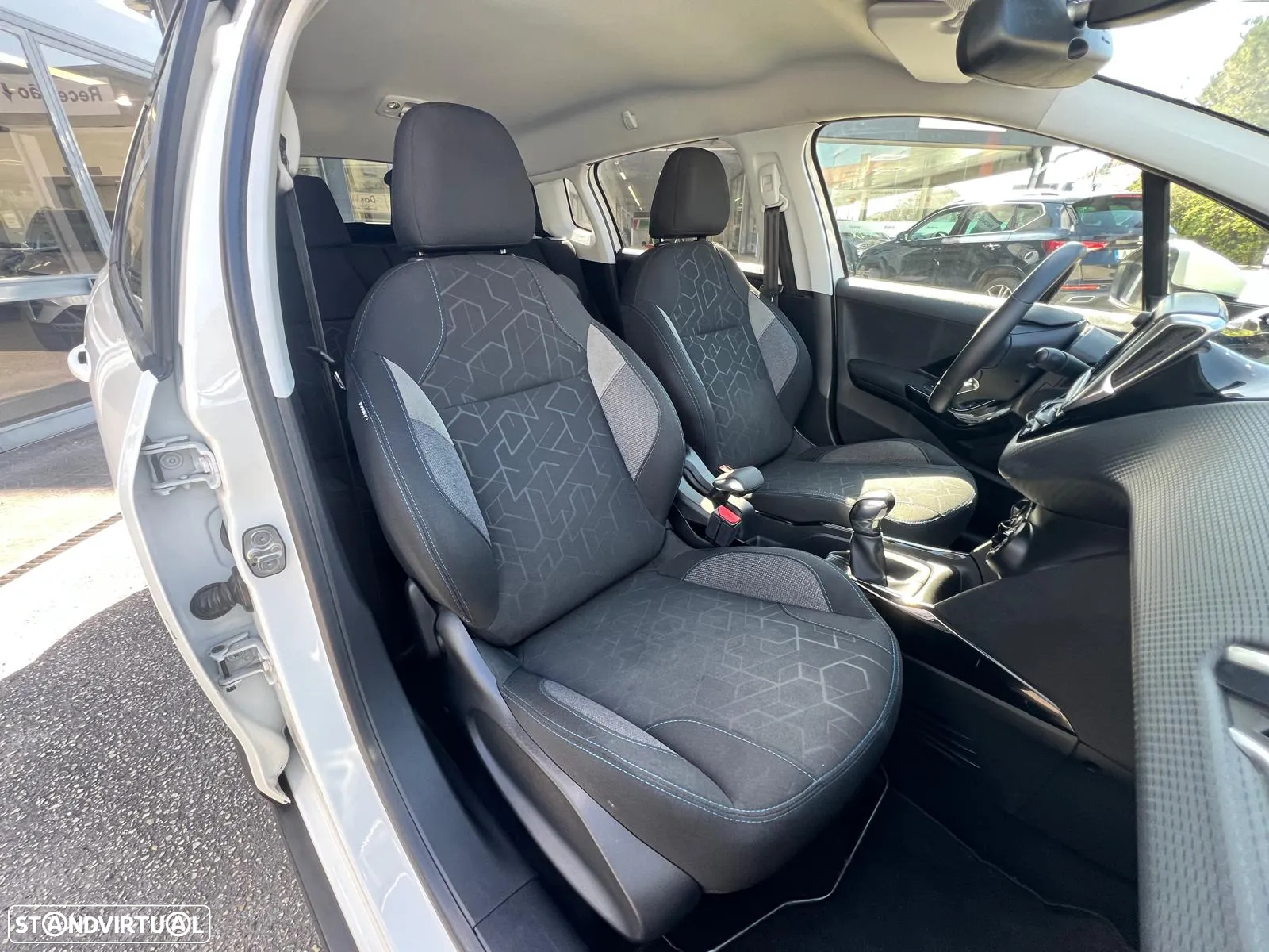 Peugeot 2008 1.2 PureTech Access - 9