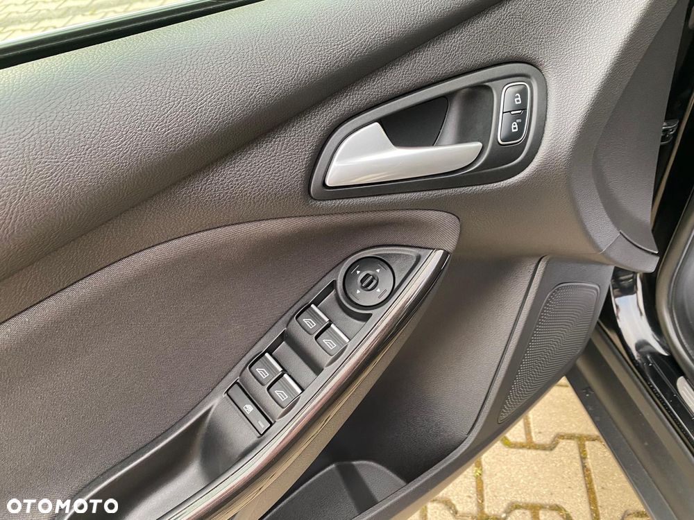 Ford Focus 1.0 EcoBoost Titanium - 12