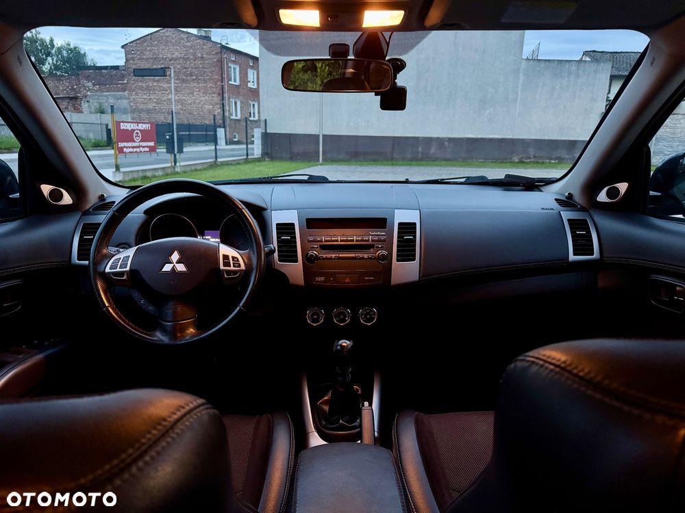 Mitsubishi Outlander 2.0 DID Intense + - 19