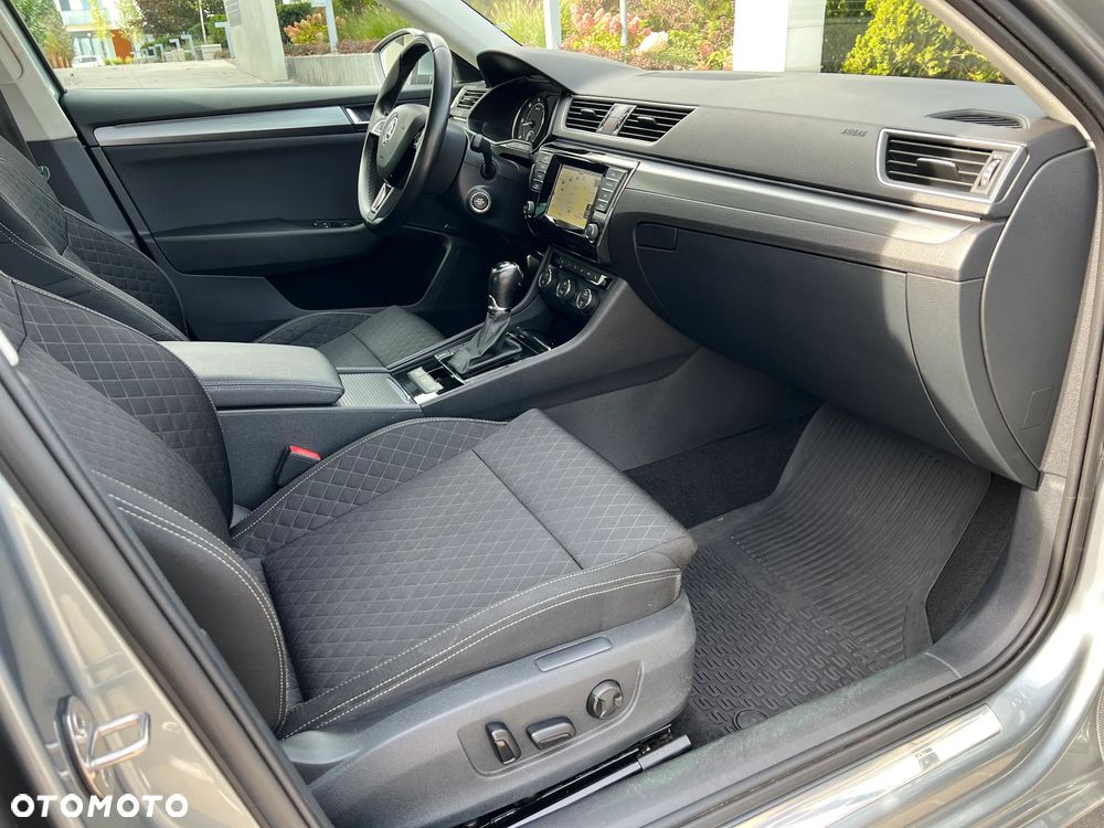 Skoda Superb 2.0 TDI Style DSG - 25