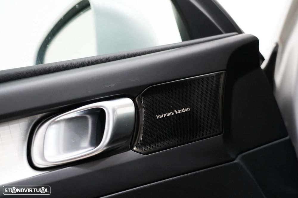 Volvo XC 40 1.5 T3 Momentum Tech Edition - 13