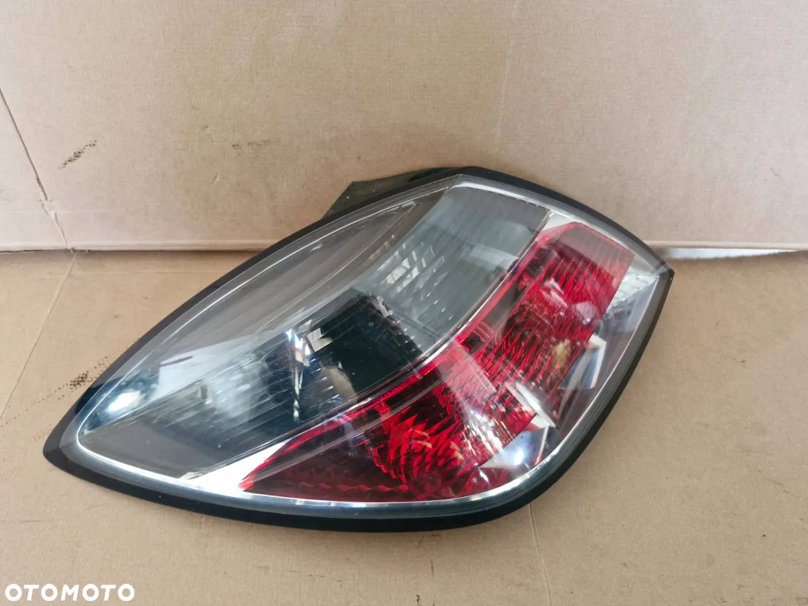 Lampa tylna tył prawa lewa opel Astra H III GTC 3 drzwi - 2