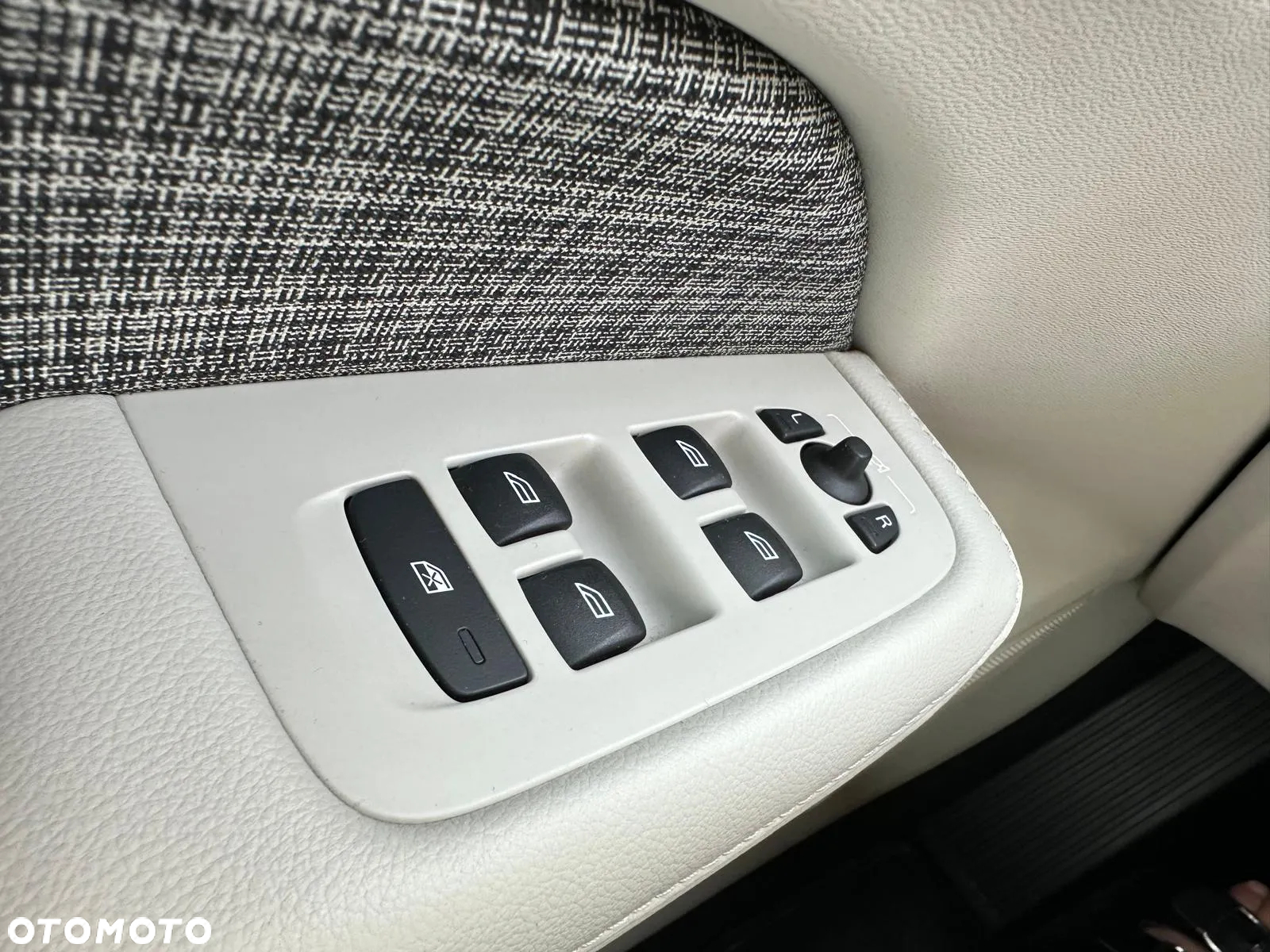 Volvo V60 D4 Momentum Pro - 18