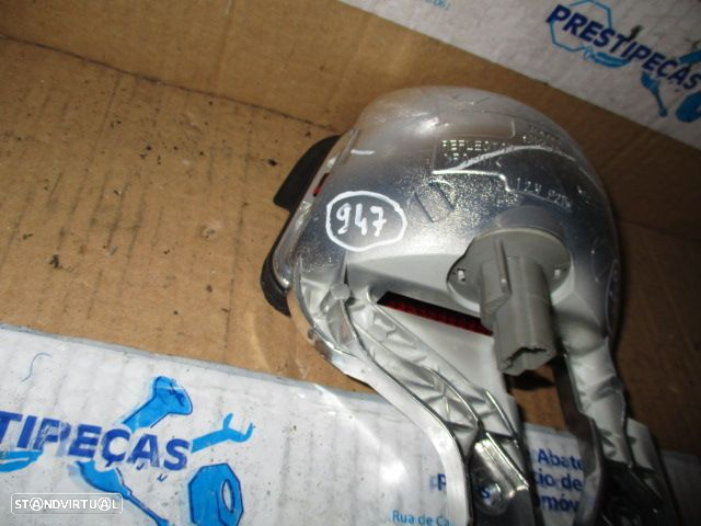 Farol Tras REF0947 TOYOTA AVENSIS 2005 5P 3ºSTOP KOITO TOYOTA AVENSIS 2004 2.0 D4D 115CV 5P PRETO 5P 3ºSTOP KOITO - 2