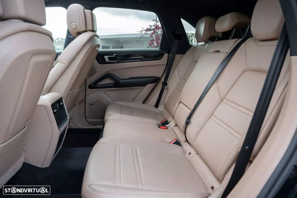 Porsche Cayenne - 26