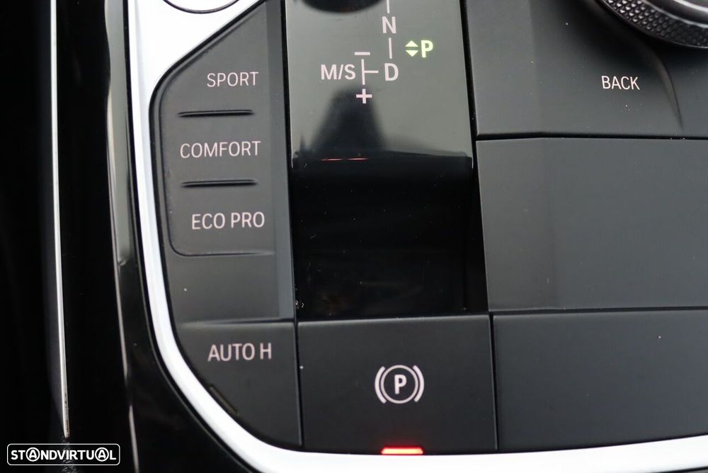 BMW 318 d Line Sport Auto - 36