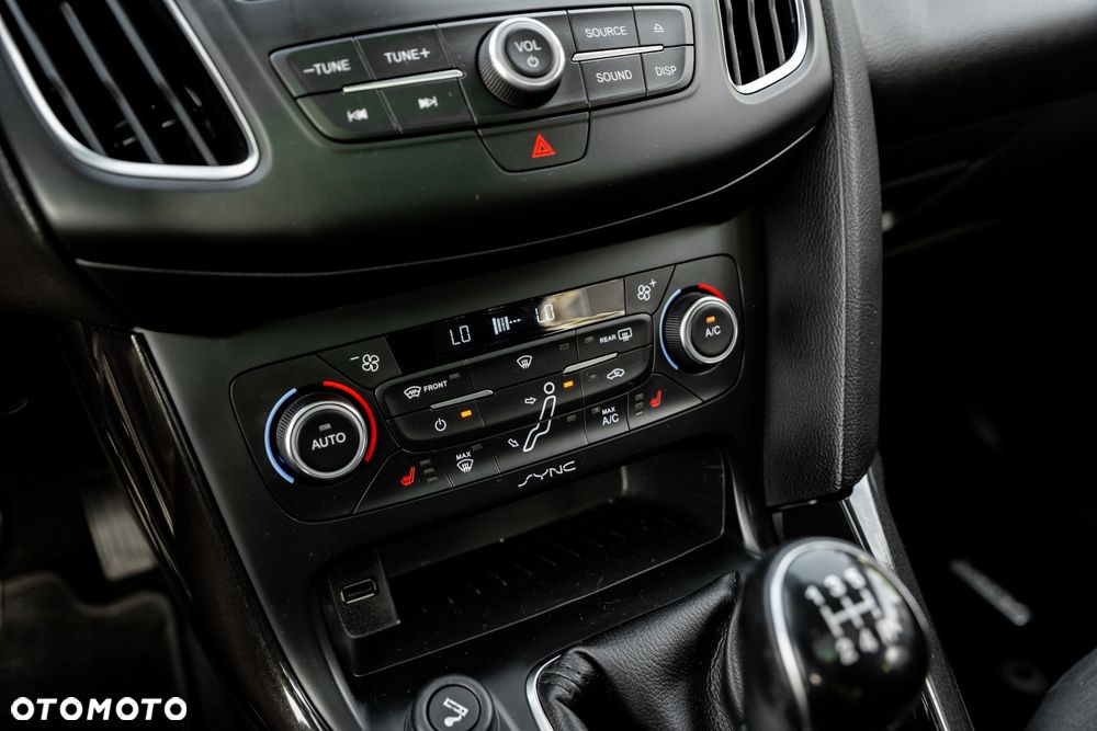 Ford Focus 1.0 EcoBoost Trend - 34