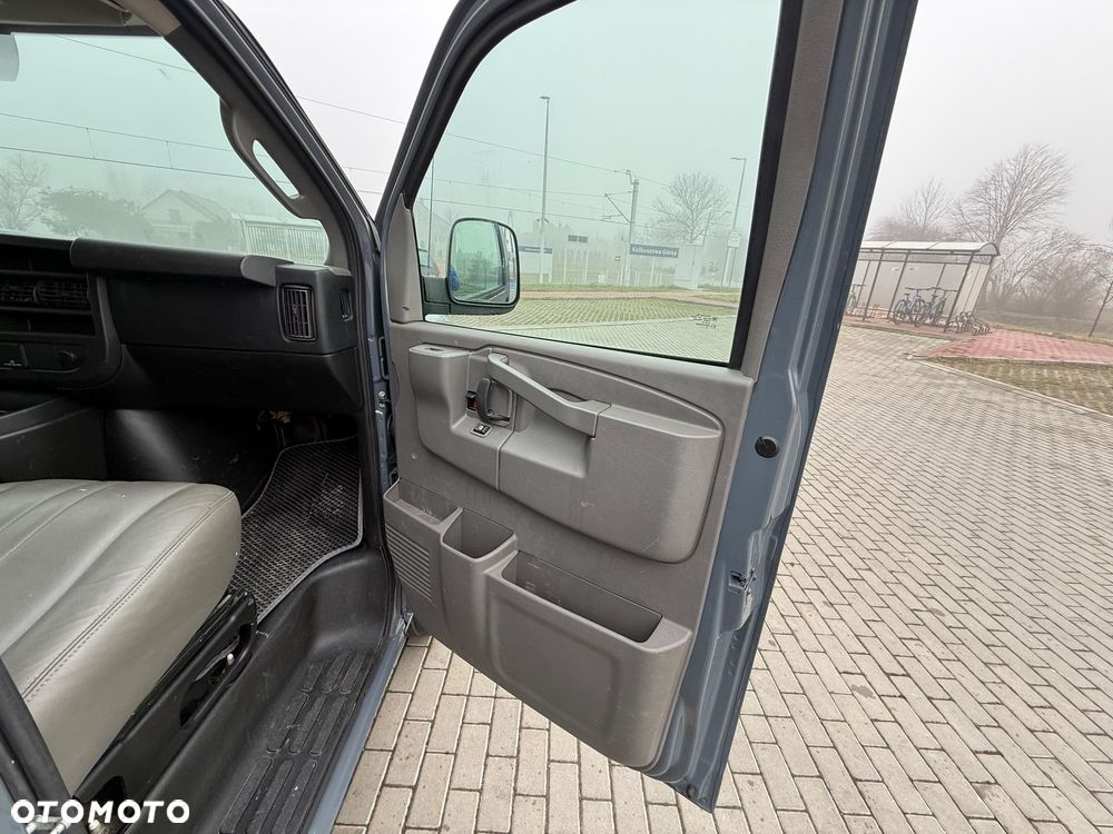 Chevrolet Express - 13