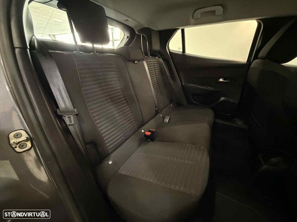 Peugeot 2008 1.2 PureTech Active - 12