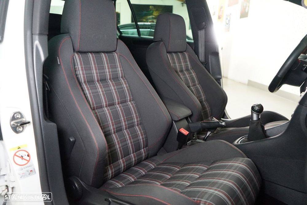 VW Golf 2.0 TSi GTI - 45