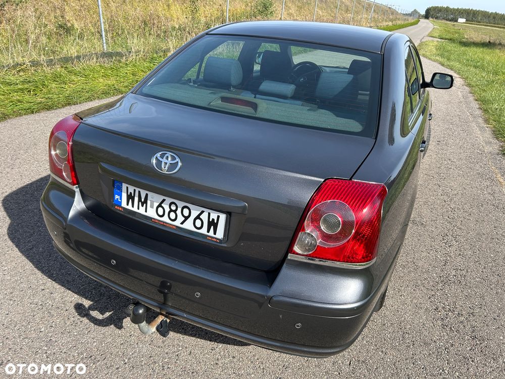 Toyota Avensis 2.0 VVT-i High - 8