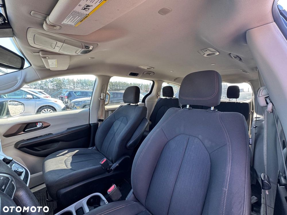 Chrysler Pacifica - 14