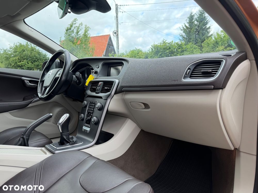 Volvo V40 T3 R Design - 20