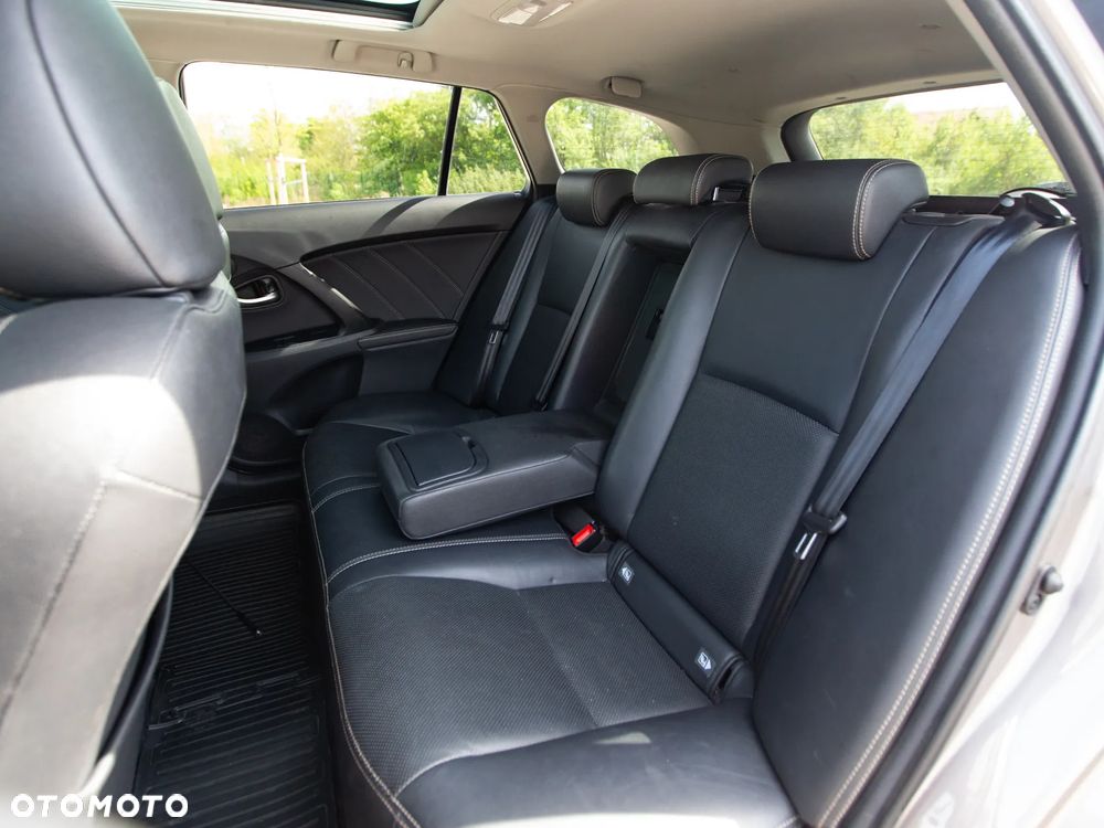 Toyota Avensis 2.0 D-4D Premium - 17