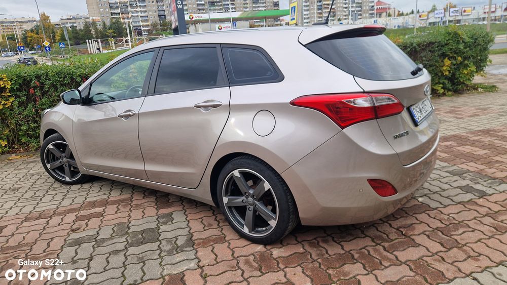 Hyundai i30 blue Kombi 1.6 CRDi Classic Navigation - 4