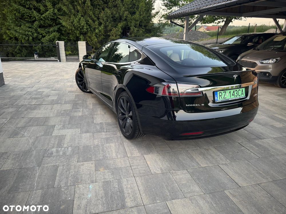 Tesla Model S - 14