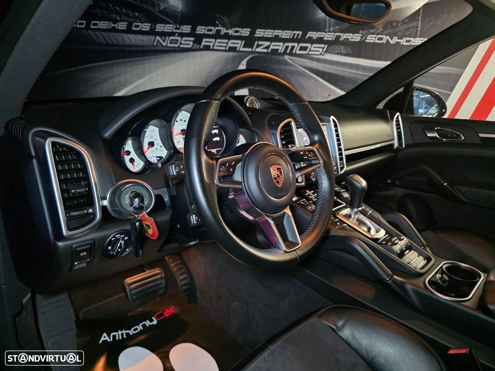 Porsche Cayenne Platinum Edition - 12