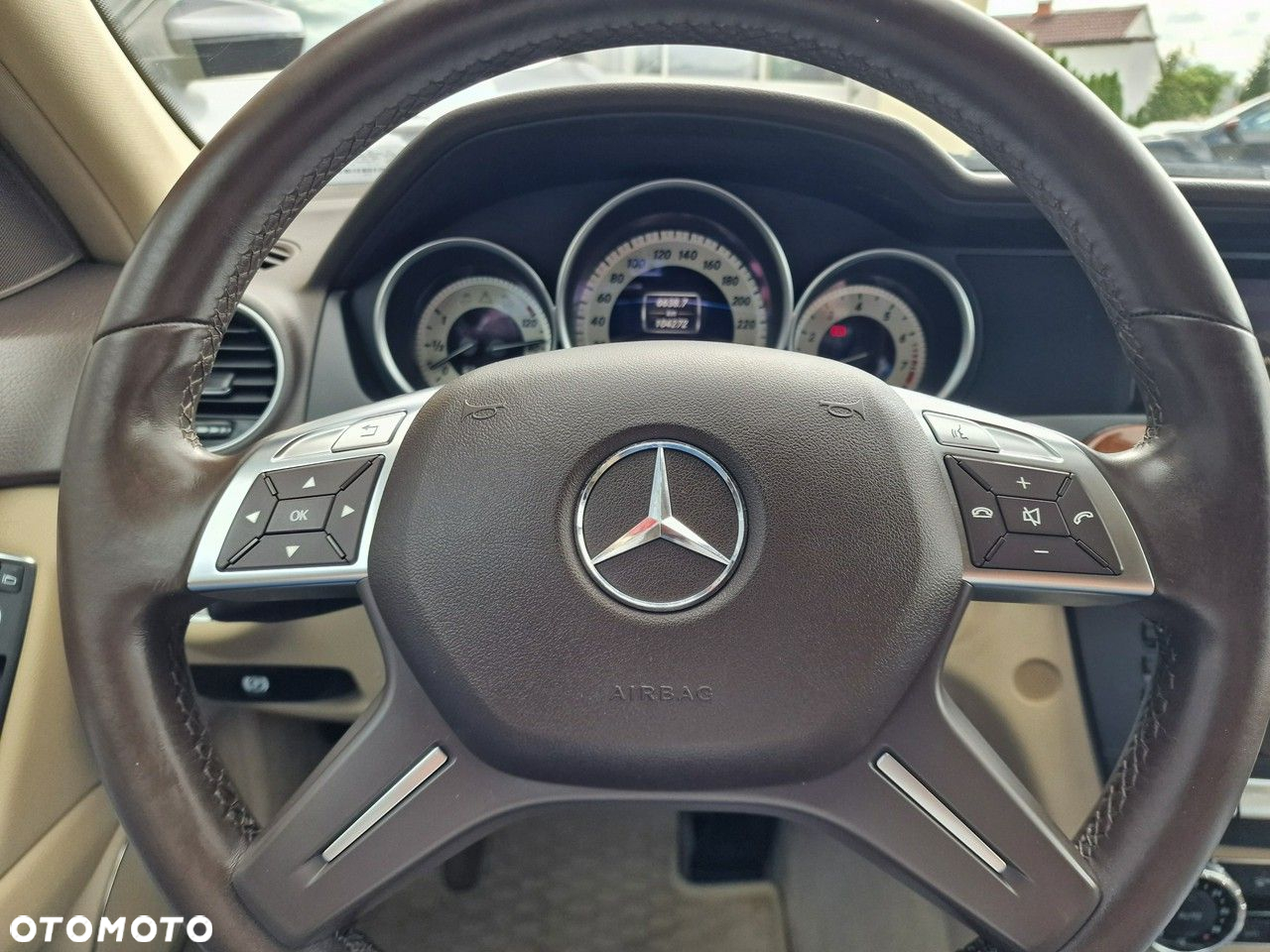 Mercedes-Benz Klasa C 180 CGI BlueEFFICIENCY Elegance - 29