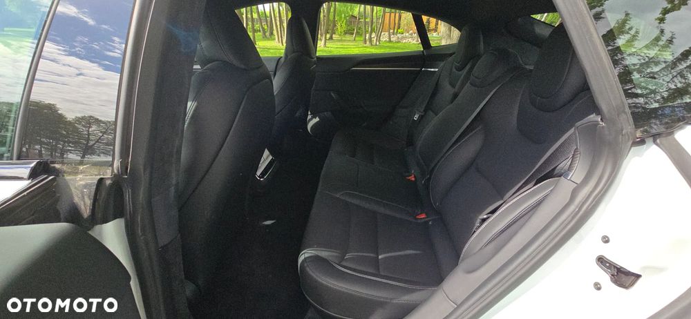 Tesla Model S - 12