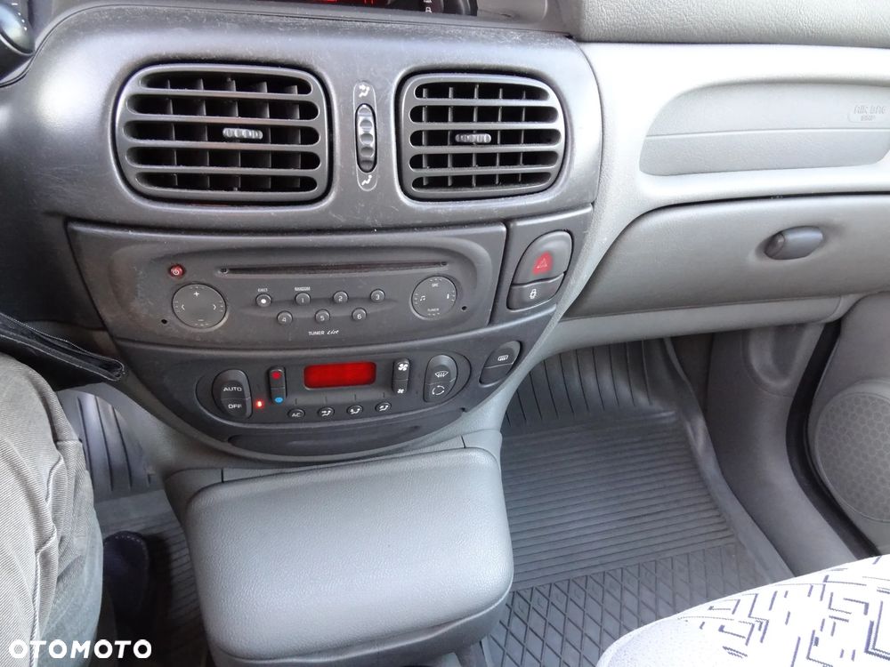 Renault Scenic 1.9 dCi EXpression - 17